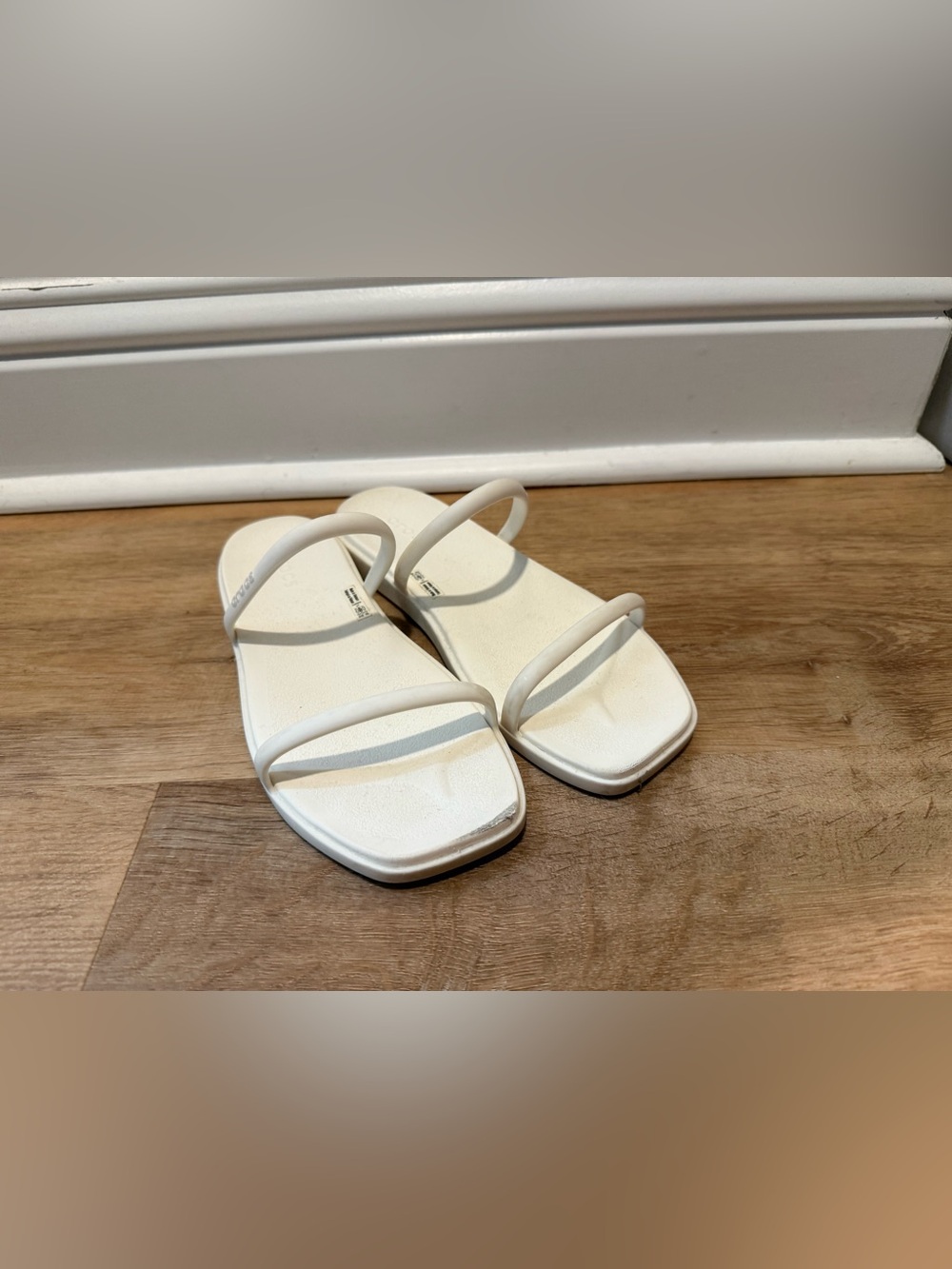 CROCS White Double-Strap Women’s Sandals